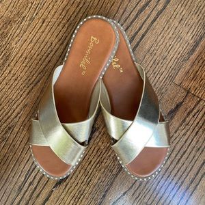 CCOCCI NWOT gold criss cross strap flats